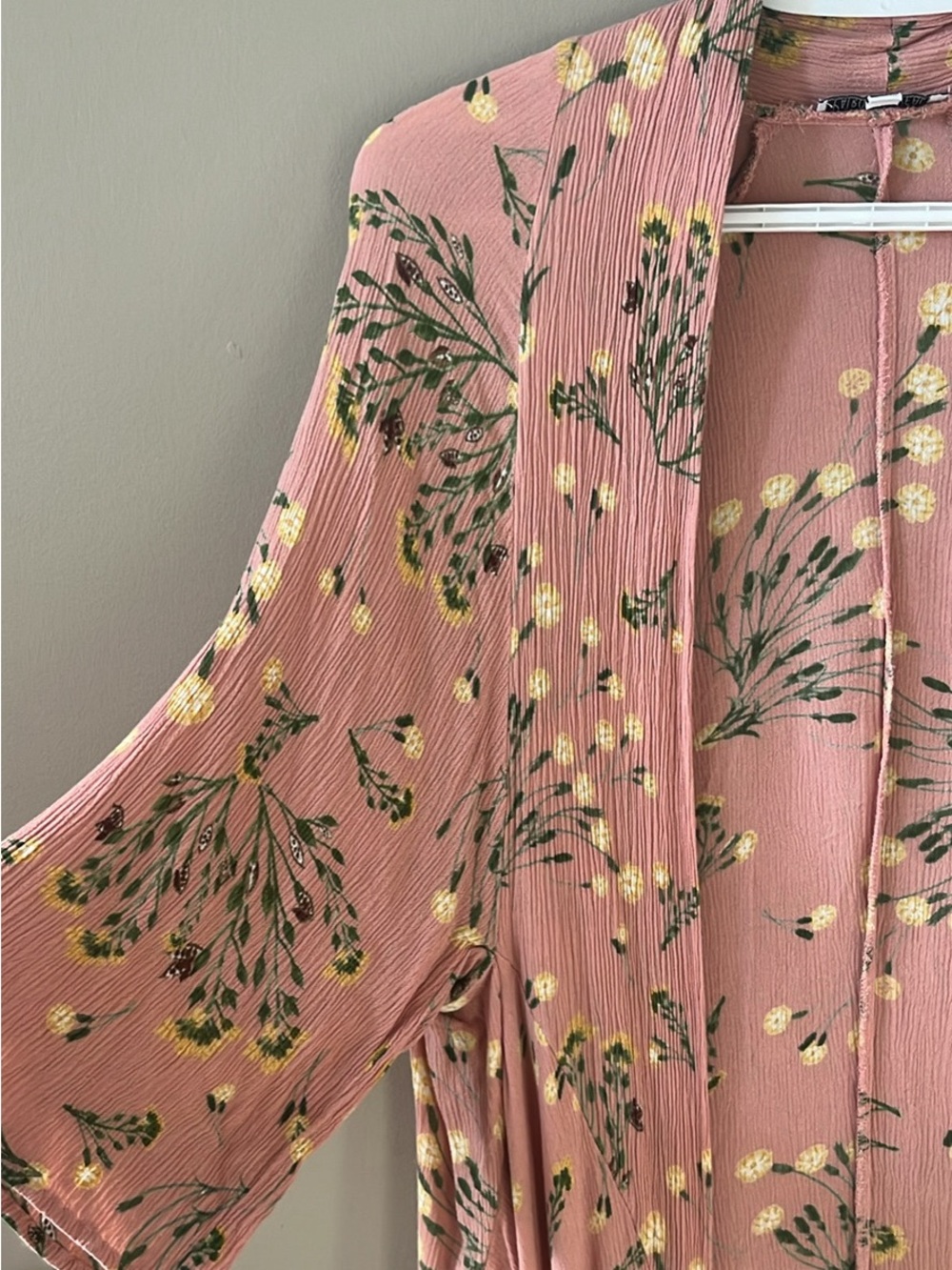 Patrons of peace - Light Pink Floral Duster Kimono - Picture 2 of 8